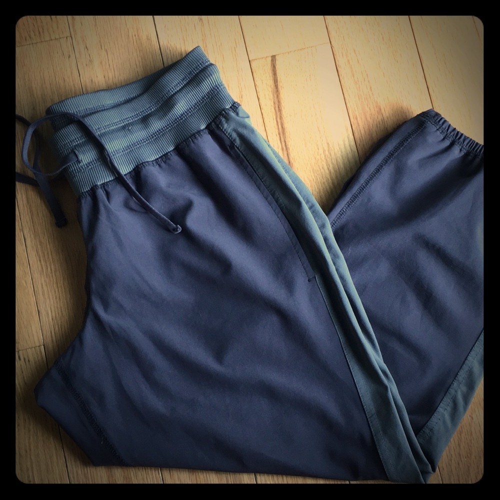 Loose fit champion Capri
